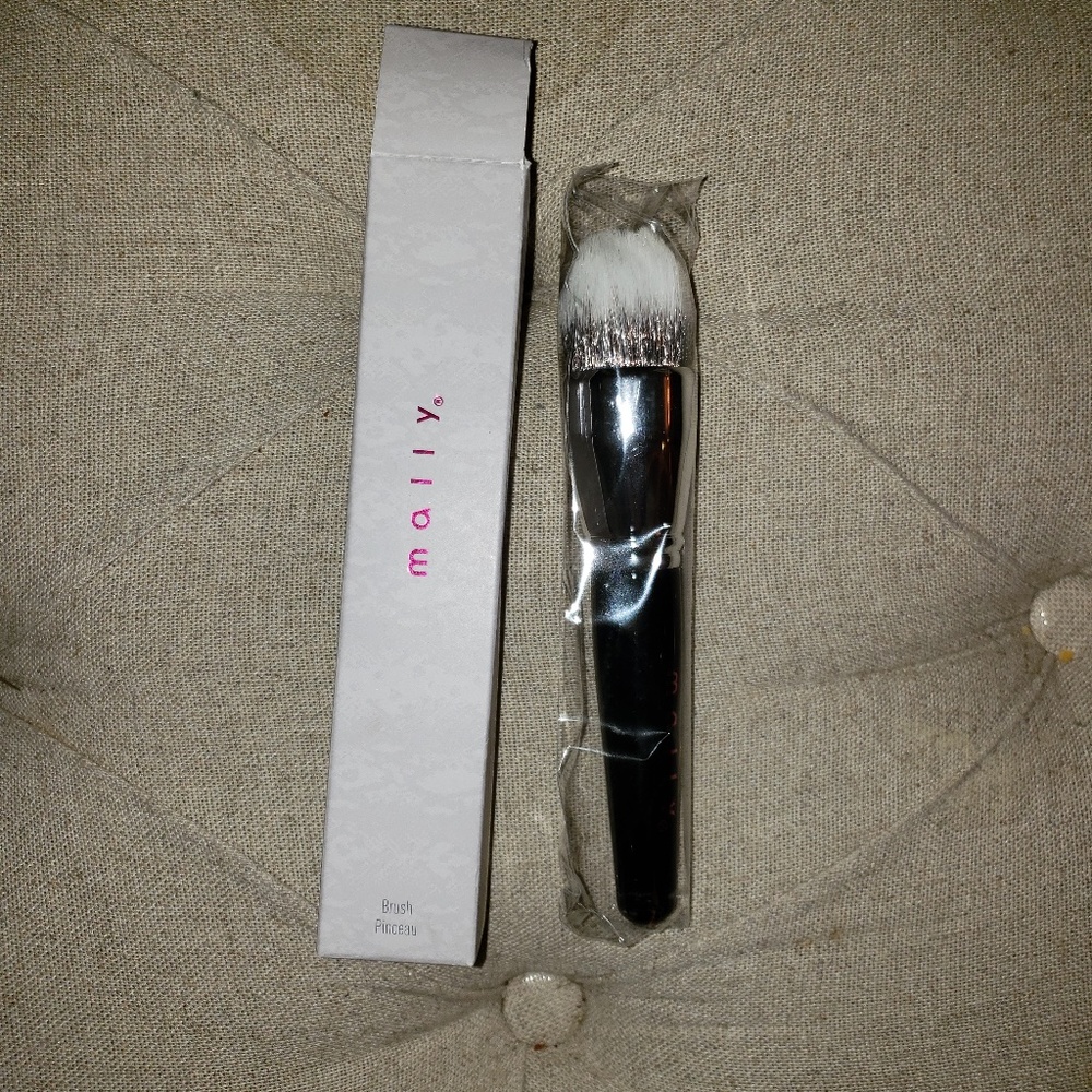 NIB Mally Pinceau Brush